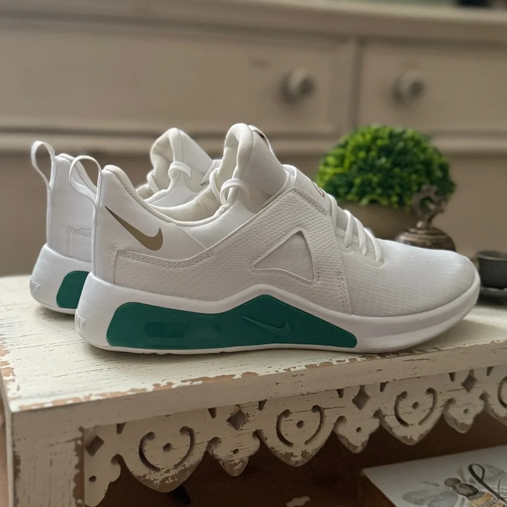 Nike Air Max Bella TR5 Sneakers - Picture 8 of 12